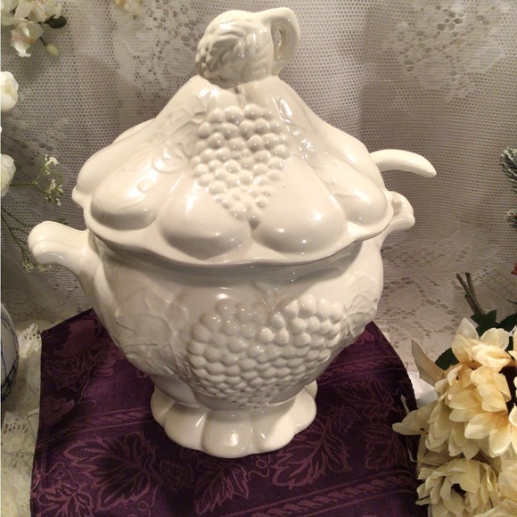 California Pottery Grape Embossed Soup Tureen - Picture 13 of 16